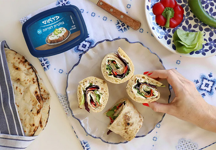 לאפה ״רול״ עם בולגרית חלפיניו וירקות