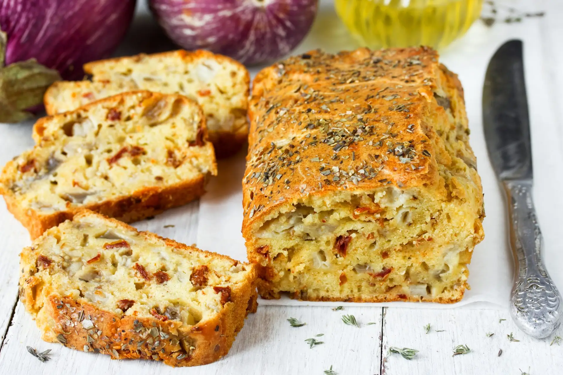 לחם עם גבינת פטה פיראוס חצילים ובזיליקום