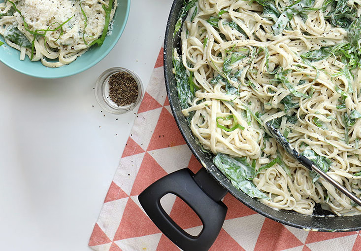 פסטה בסיר אחד עם שמנת ותרד