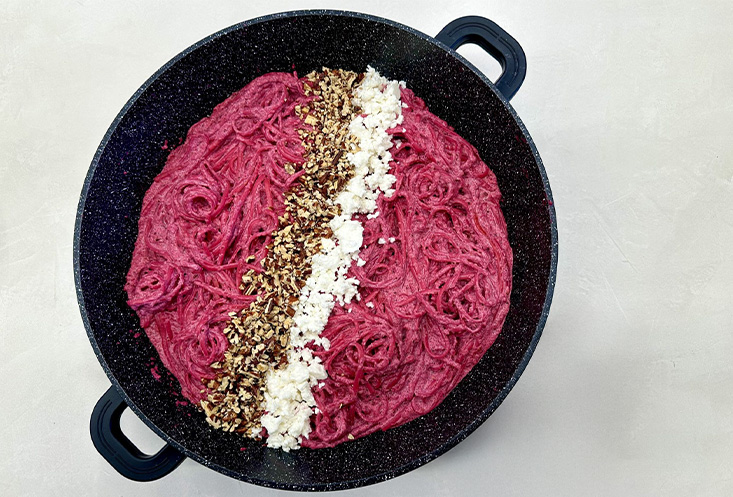 מתכון לפסטה ברוטב סלק שמנת פקאן עם פטה