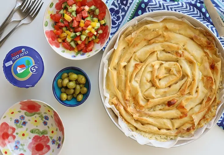 פשטידת גבינות מגולגלת / אפרת ליכטנשטט