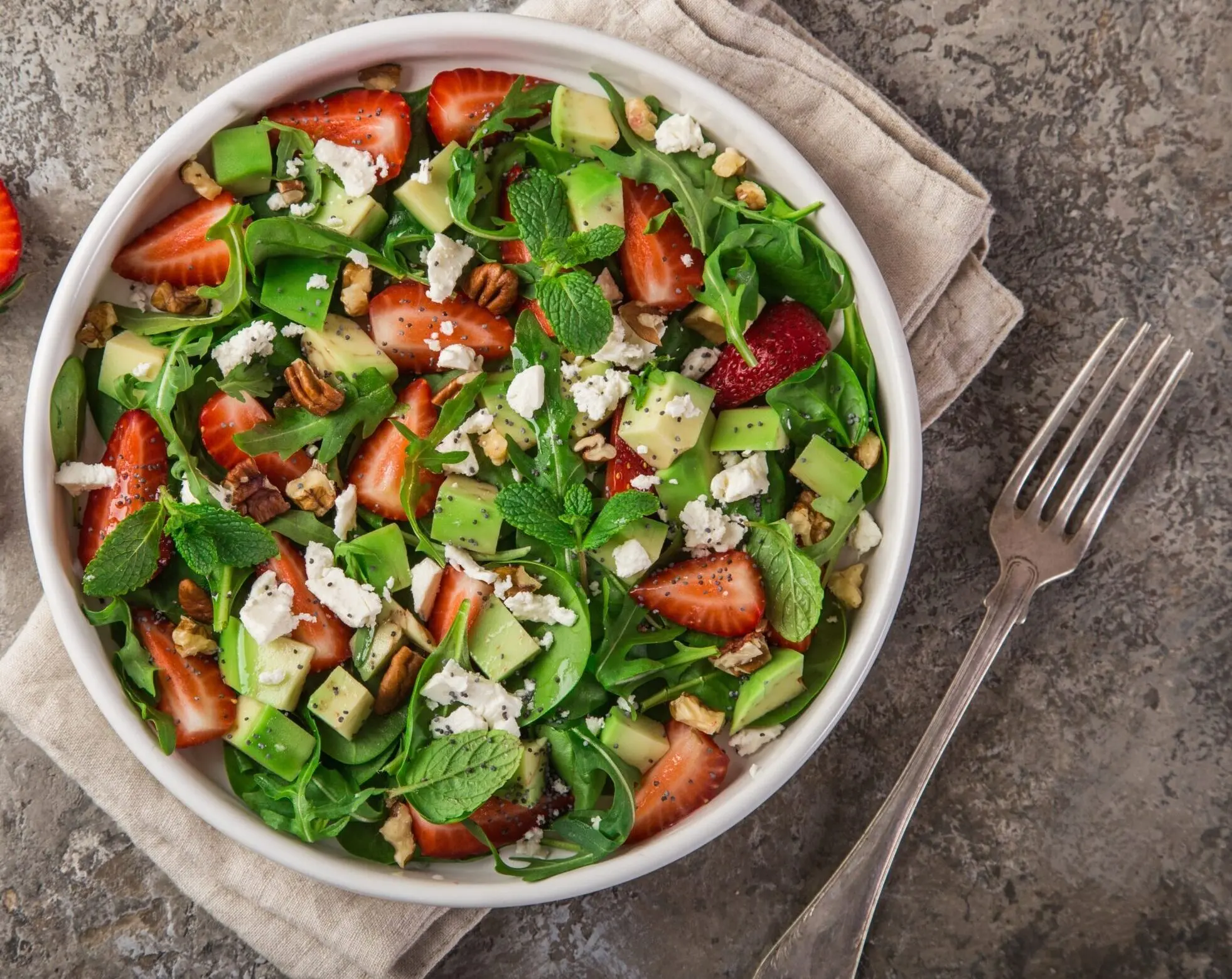 סלט עם תותים