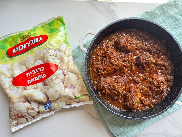 עוף עם בצל וכרובית