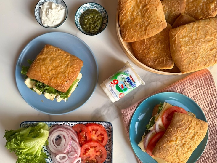 לחמניות ביס מבצק שמנת חמוצה