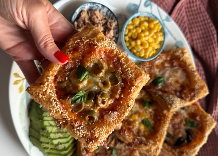 אופים בתנור שחומם מראש 190 מעלות טורבו למשך 20 דק', ומגישים חם.