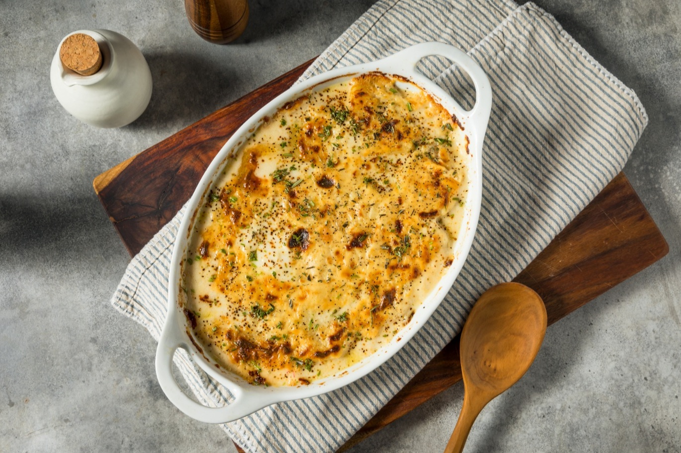 פשטידה עם ירקות, בתנית אפיה על משטח הגשה