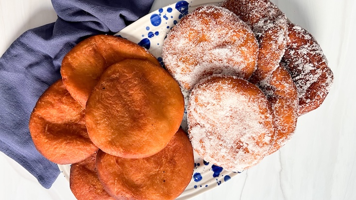 מצפים את הזלוביא בסוכר ומעבירים לקערת הגשה.