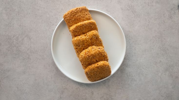 פרוסות טופו, בציפוי פירורי לחם.