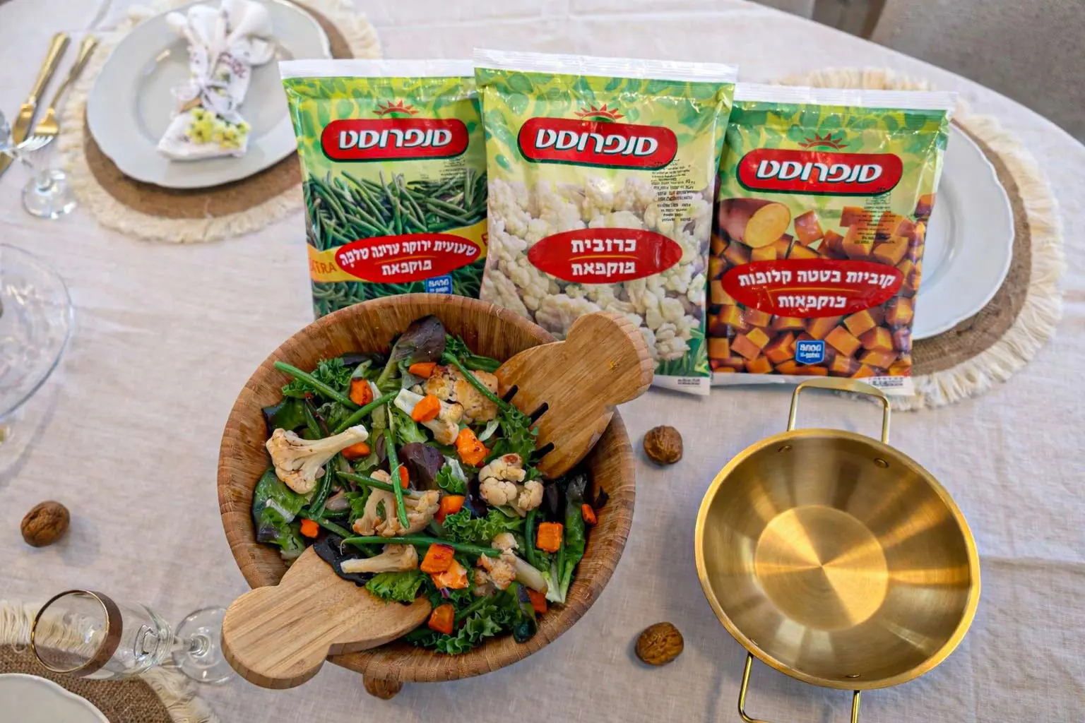 סלט צבעוני עם קוביות בטטה, כרובית ושעועית ירוקה עדינה