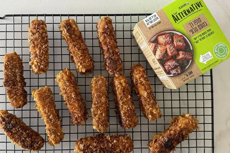 אצבעות טופו בציפוי אקסטרה קראנצ׳י עם טופו רך של אלטרנטיב.