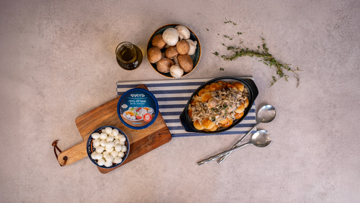 כדורי בצק עלים במילוי בייבי מוצרלה ברוטב פטריות ויין לבן