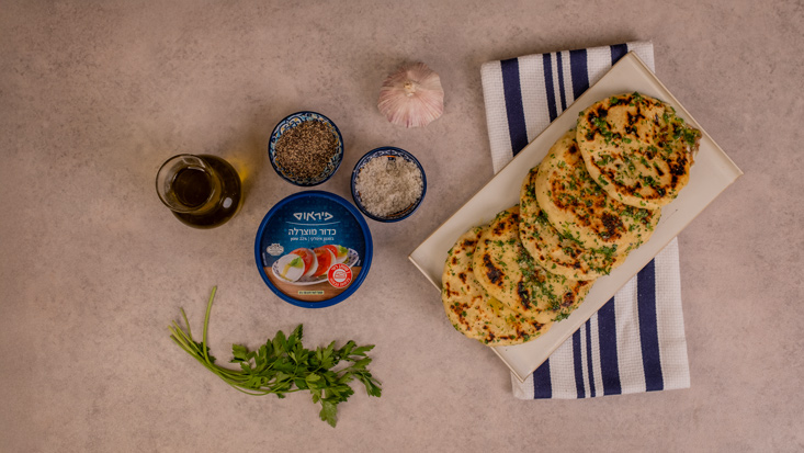 פיתה יוגורט ממולאת מוצרלה