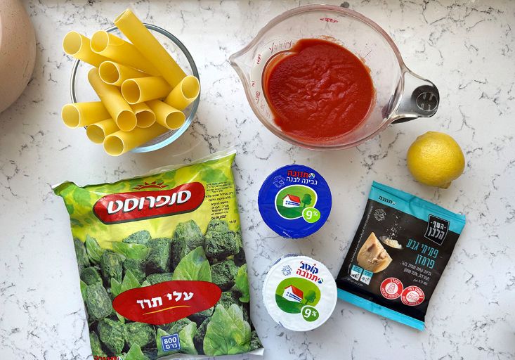 מצרכים: פתיתי גבע פרזמן, עלי תרד, קנלוני, לימון, רוטב עגבניות, גבינת לבנה וגבינת קוטג'.