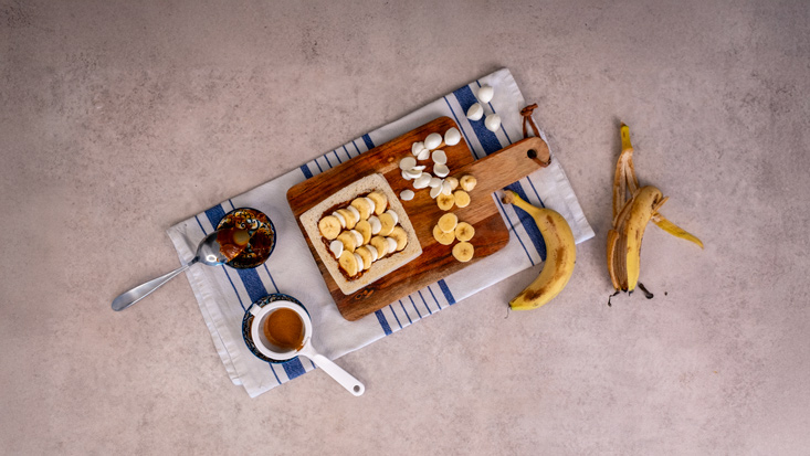 מוסיפים לשקע בלחם, בננות, ריבת חלב ובייבי מוצרלה