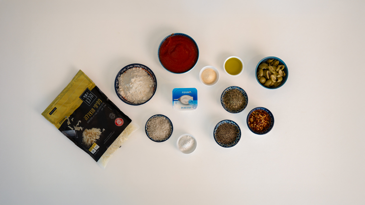 מרכיבים לשבלולי פיצה יוגורט.