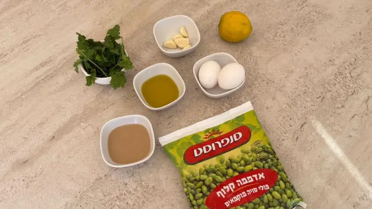 מצרכים לחומוס מאדממה (פולי סויה).