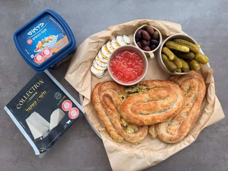 בורקס טורקי במילוי גבינות ותרד