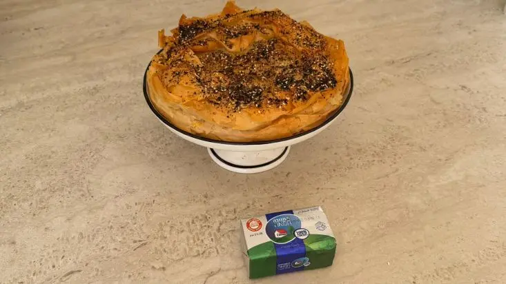מאפה יווני במילוי גבינות ועלי פילו