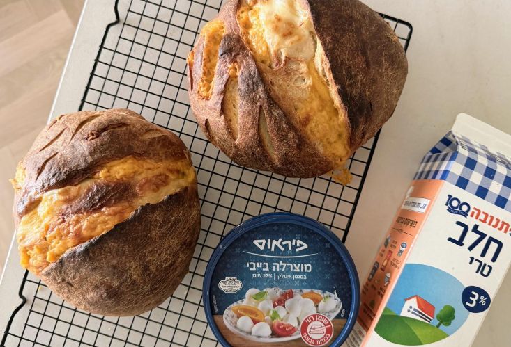 לחם חלב וגבינות רך ואוורירי