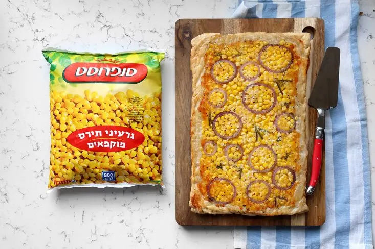 טארט טאטן תירס, עם שקית תירס של סנפרוסט.