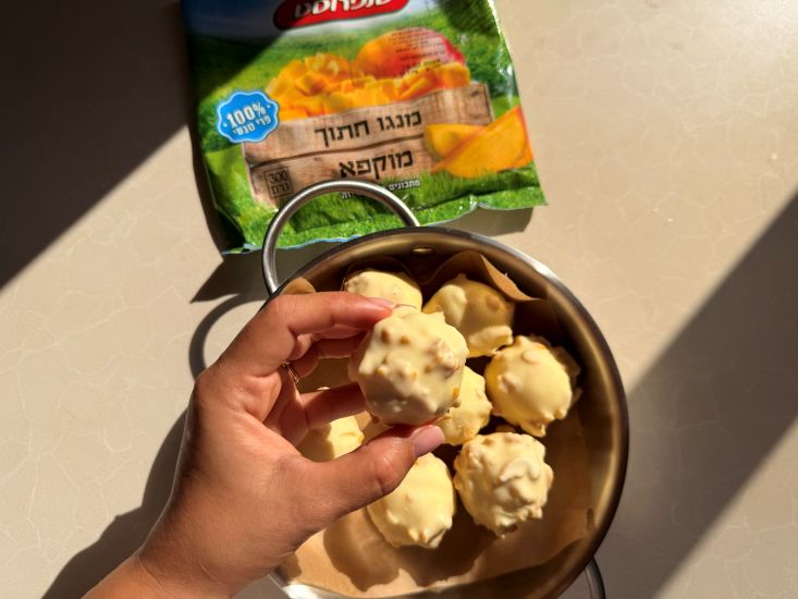 גלידוניות מנגו ושוקולד לבן