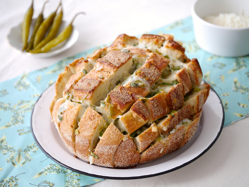 לחם קיפוד גבינה ושום – מתכון למאפה שום