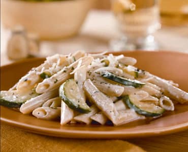 פנה ברוטב זוקיני ושמנת