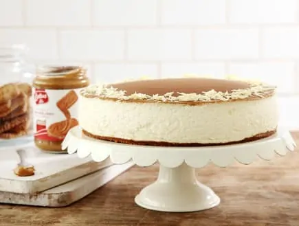 עוגת גבינה ושוקולד לבן עם ממרח לוטוס