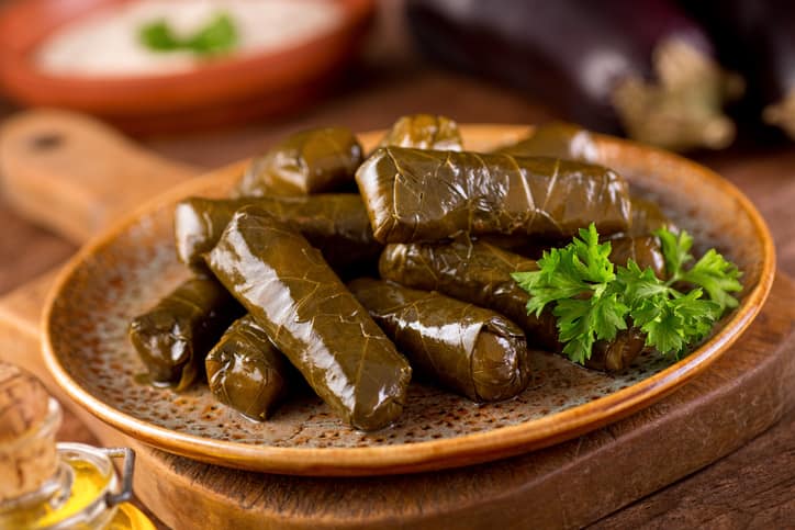 עלי גפן ממולאים בגבינה בולגרית ואורז