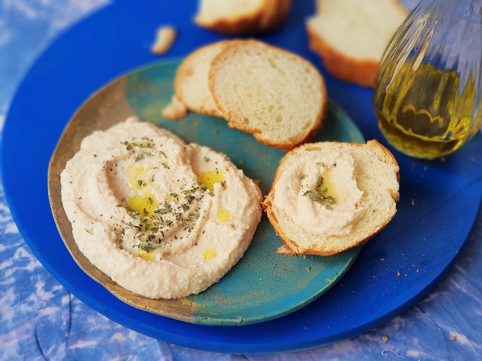 פאסוליה פורי - ניגוב קרם שעועית לבנה ופטה כבשים עם שום ושמן זית