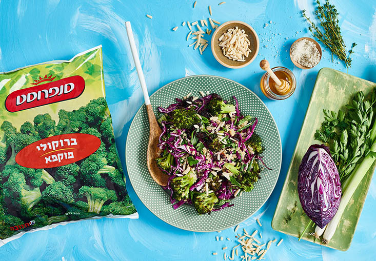 ברוקולי עם קינואה, כרוב סגול ושקדים