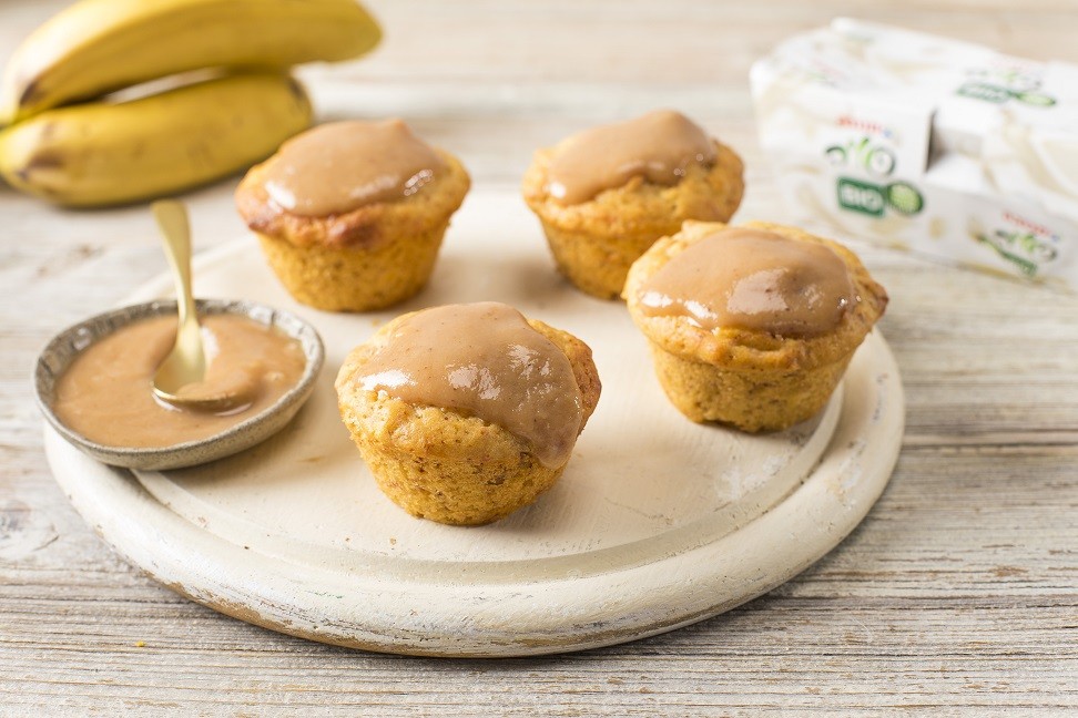 מאפינס בננה-לימון על בסיס משקה סויה עם ציפוי קרמל