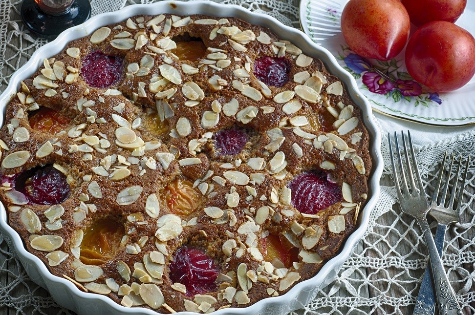 עוגת דבש ושזיפים