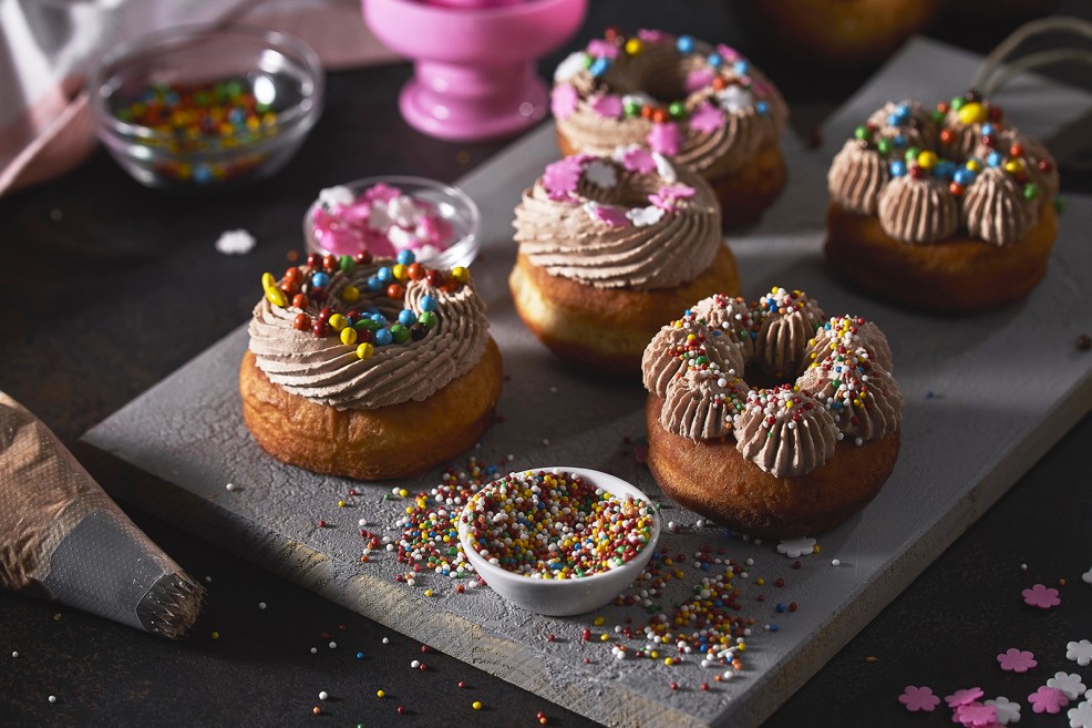 דונאטס ללא גלוטן עם ציפוי קרם שוקולד