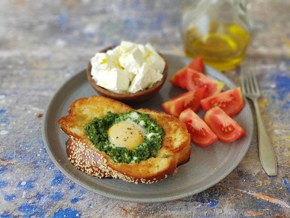 ביצה בקן משודרגת עם פטה ותרד