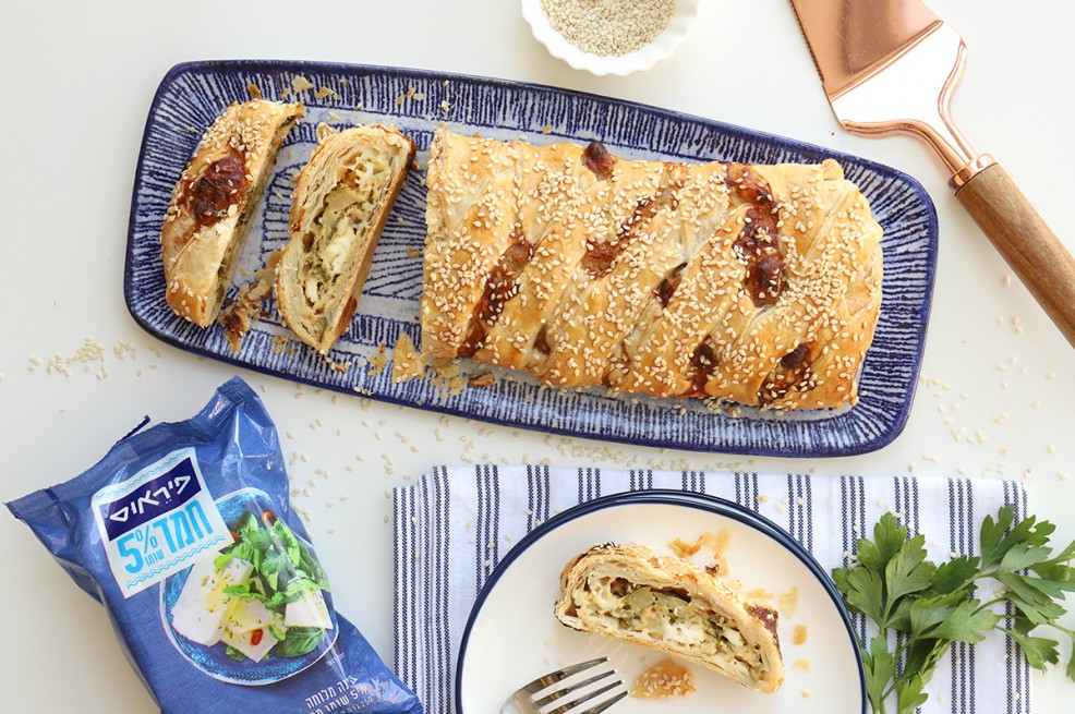 שטרודל מלוח של גבינה וקישואים