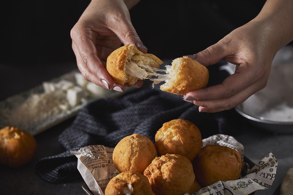 סופגניות ביס מלוחות ממולאות בגבינה