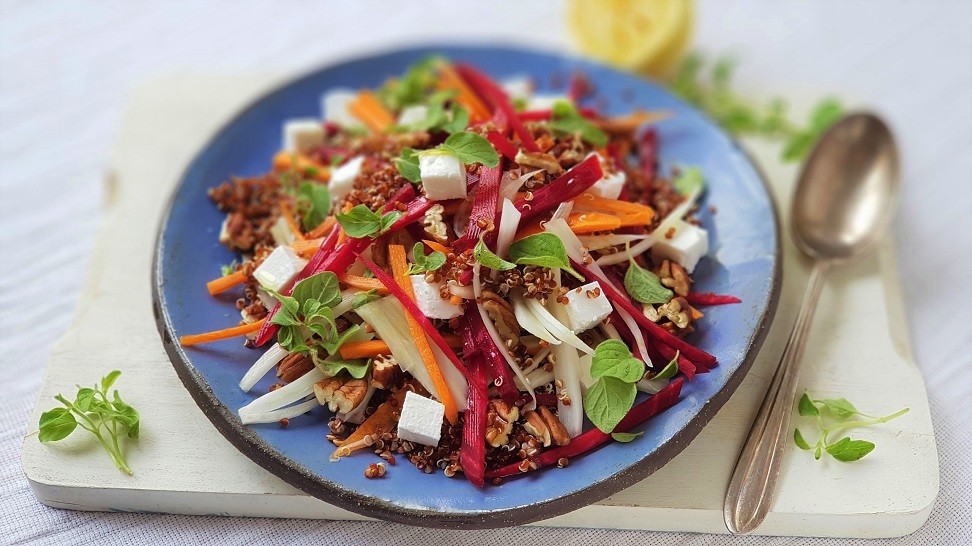 סלטה קארוטו עם בולגרית מעודנת וקינואה
