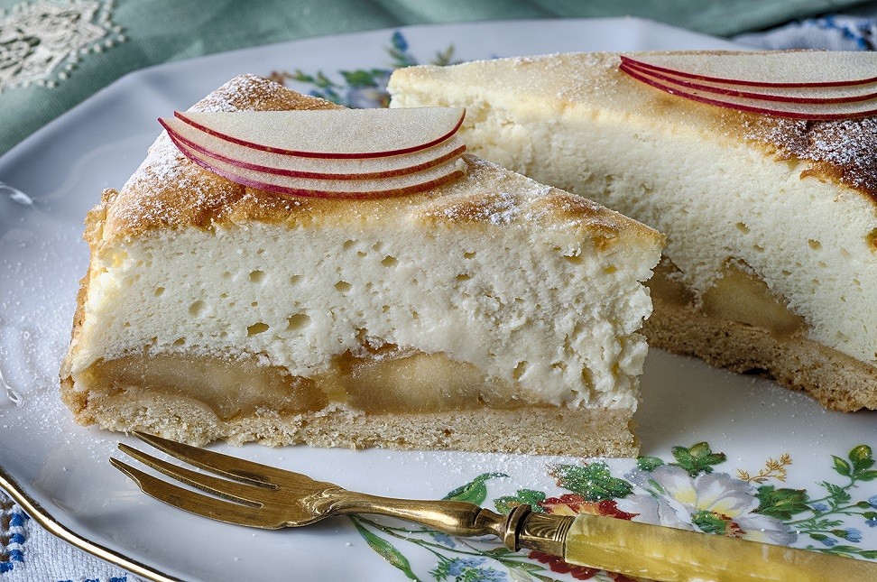 מתכון לעוגת גבינה אפויה עם תפוחים בדבש