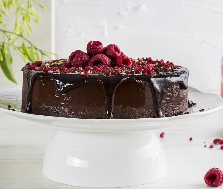 עוגת שוקולד-פטל עם ציפוי שוקולד