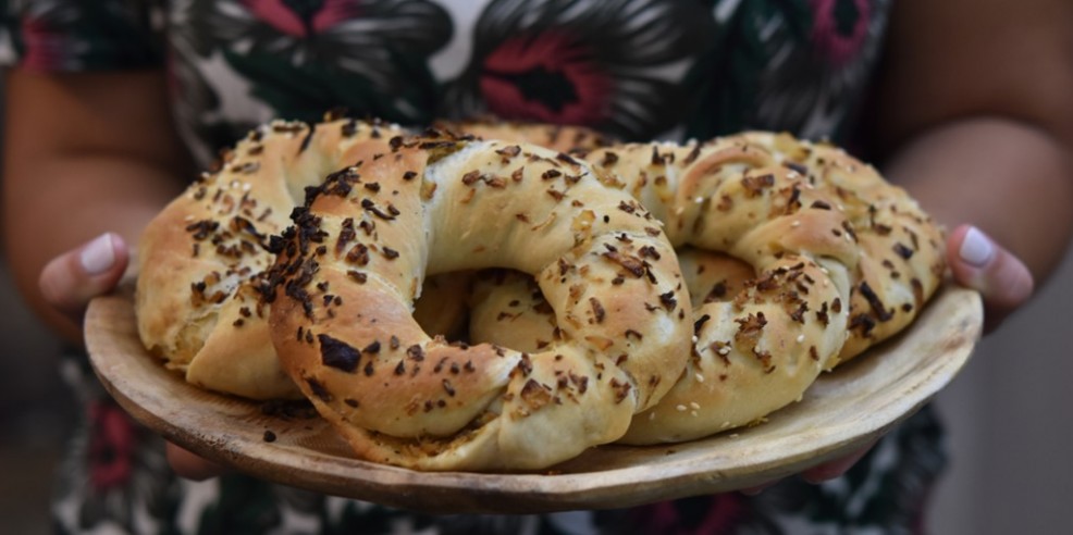 בייגל ירושלמי ממולא כרובית ובצל