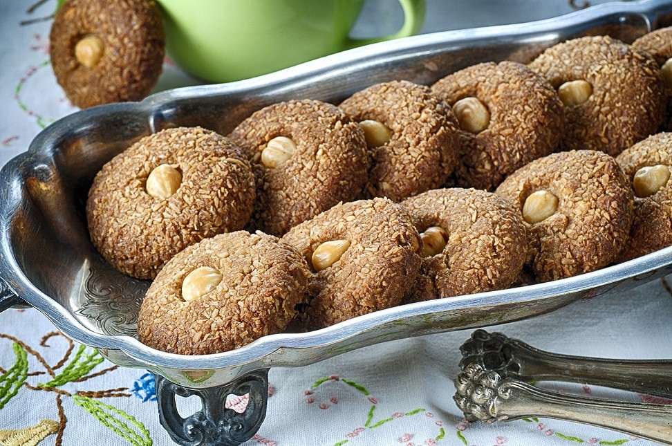 עוגיות אגוזים וסוכר קוקוס