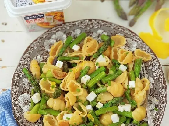 פסטה עם אספרגוס, פרובטו עיזים וקליפת לימון