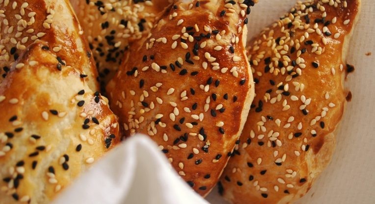 בורקיטס חצילים קלויים וגבינת פטה עזים
