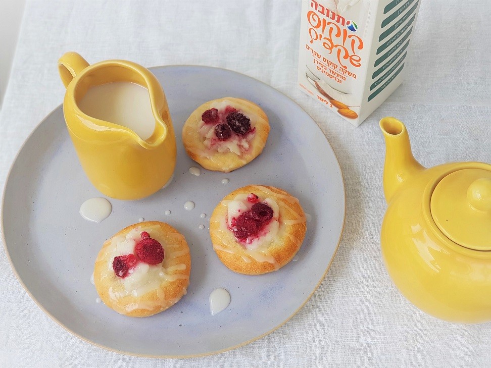 מאפה שמרים טבעוני עם פירות יער